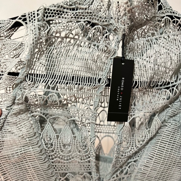 Romeo+Juliet Couture Lace Sleeveless Dress - Picture 7 of 7